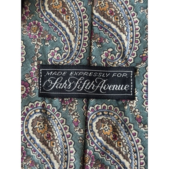 Vintage Saks Fifth Avenue Mens 100% Silk Tie Paisley Red Green Gold Orange - Picture 3 of 5